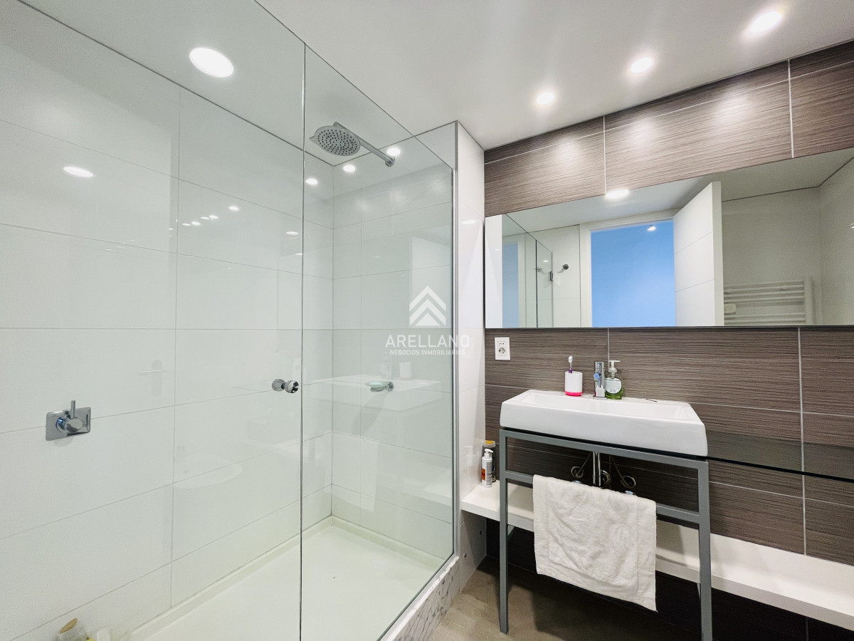 Apartamento ID.4557 -  Exclusivo Penthouse de 3 Dormitorios con Vistas panorámicas a Playa Brava, en Venta