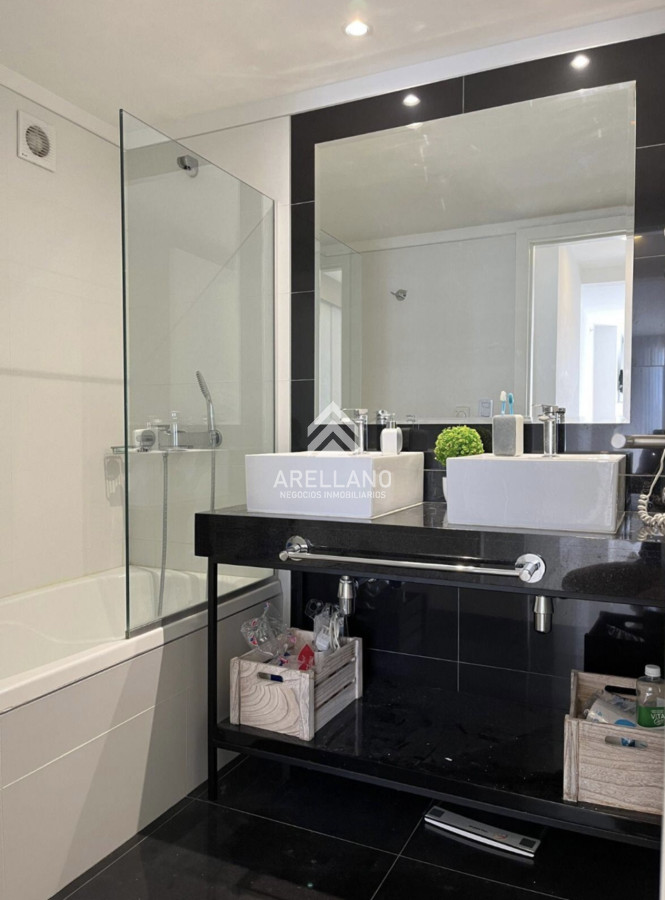 Apartamento ID.4956 - Alquiler temporal de apartamento de 2 dormitorios con 2 baños en excelente ubicación entre playas mansa y brava 