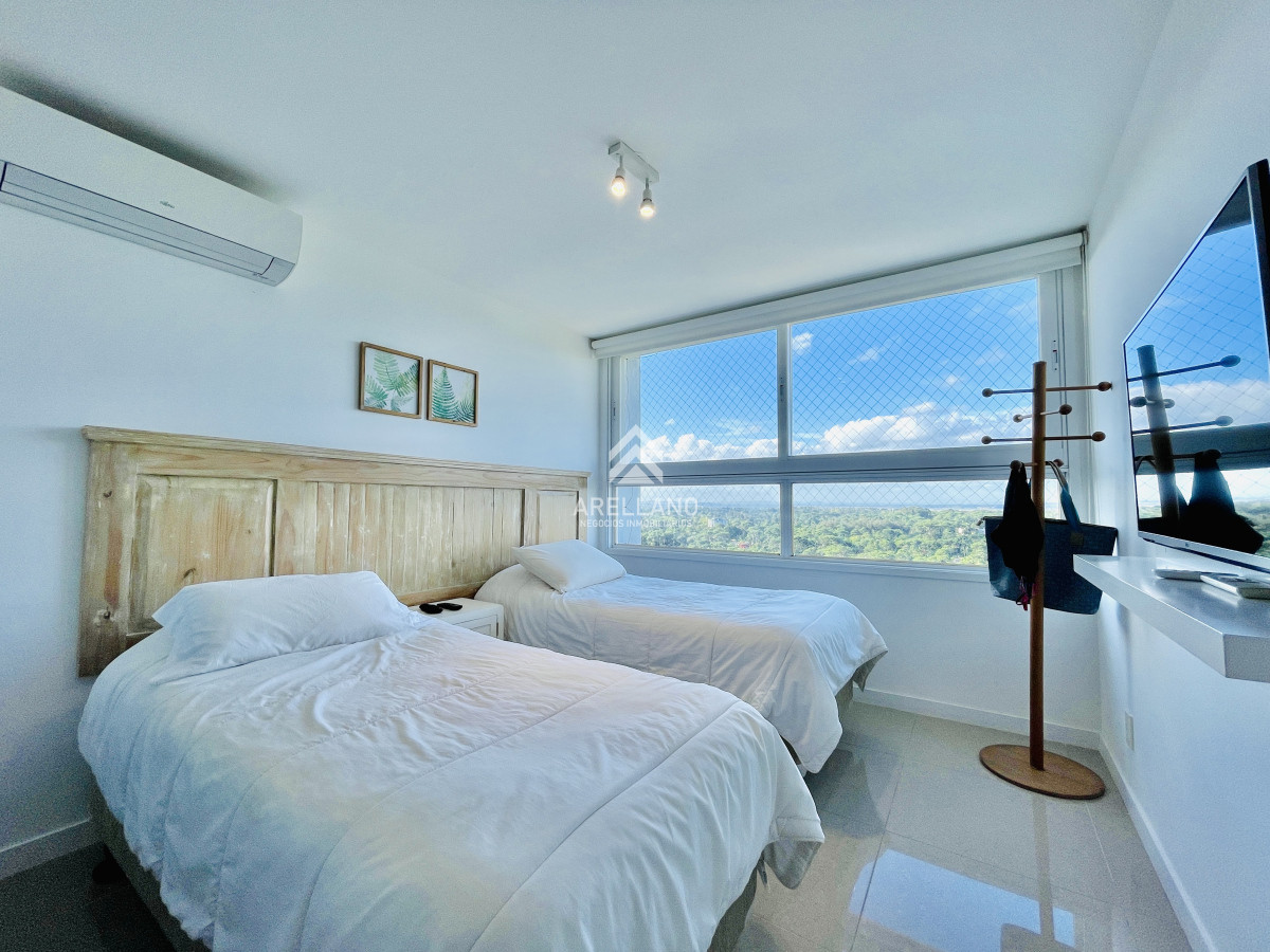 Apartamento ID.4557 -  Exclusivo Penthouse de 3 Dormitorios con Vistas panorámicas a Playa Brava, en Venta