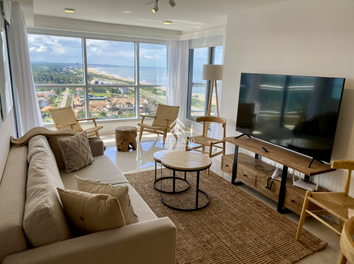 Apartamento ID.5532 - Venta apartamento piso alto de 2 dormitorios más servicio en playa brava 