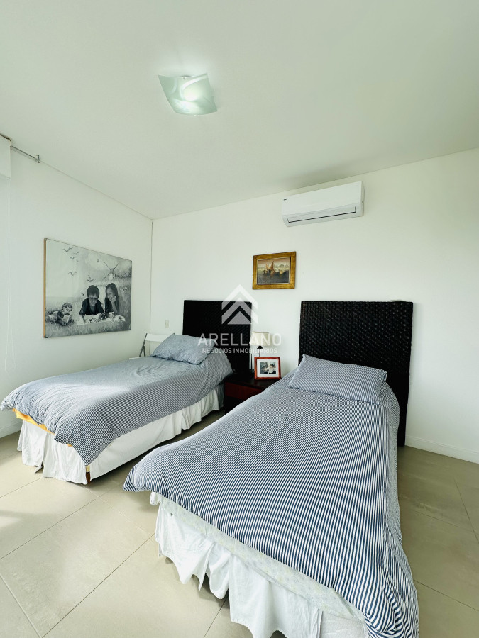 Apartamento ID.5178 - Oportunidad en Venta! Apartamento sobre playa Brava de 3 Dormitorios más Dependencia, Torre Le Parc