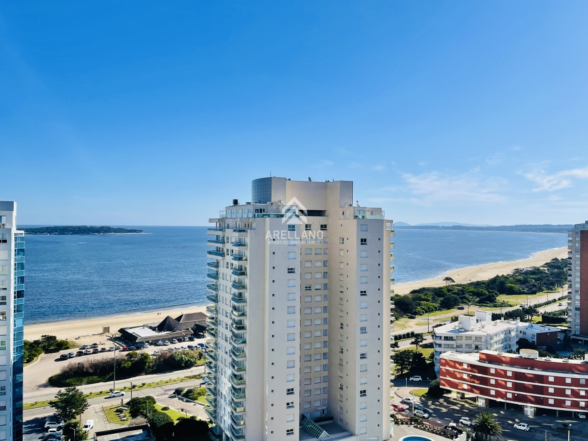 Apartamento ID.3801 - Alquiler Apartamento con Vista al Mar de 2 Dormitorios a Una Cuadra de la Playa, Punta del Este