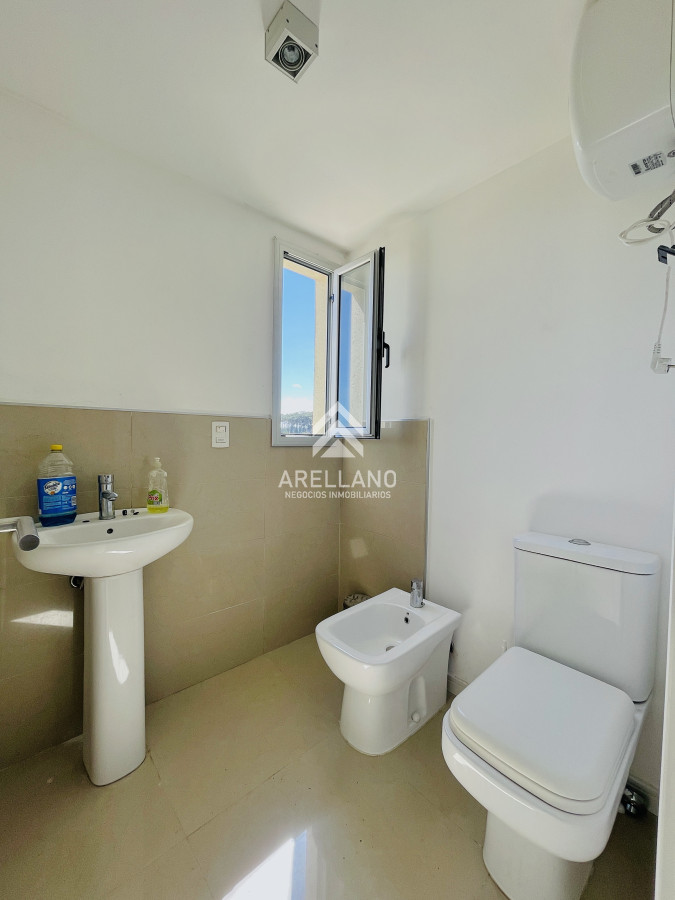 Apartamento ID.5666 - Penthouse de 3 Dormitorios en Primera Línea del Mar, Playa Brava Punta del Este