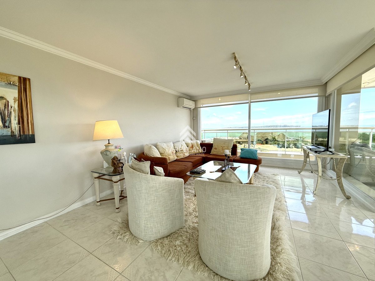 Apartamento ID.5736 - Alquiler temporario apartamento esquinero 3 dormitorios más dependencia de servicio sobre Playa Mansa, Punta del Este