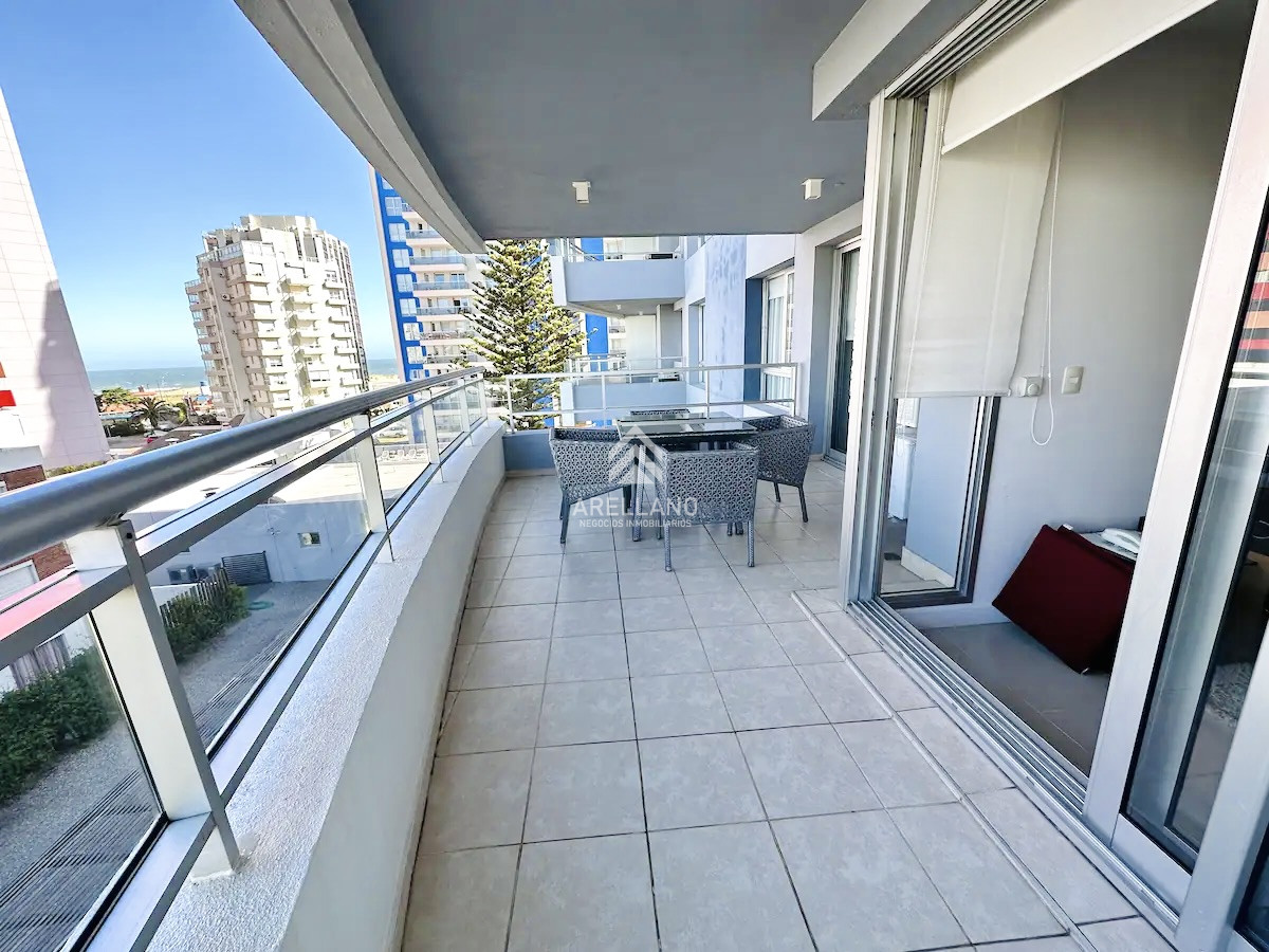 Apartamento ID.5141 - Moderno Apartamento de 2 Dormitorios y Medio en Torre con Servicios, Playa Brava