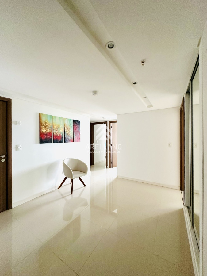 Apartamento ID.5668 - Venta de amplio penthouse 4 dormitorios más dependencia de servicio en torre premiun de Playa Brava, Punta del Este