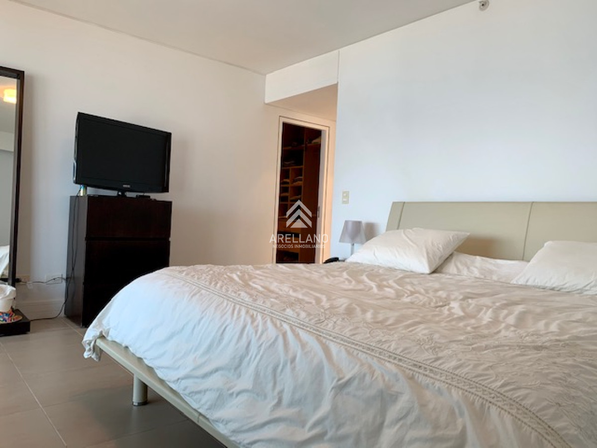 Apartamento ID.5429 - Venta y alquiler temporario de apartamento de 3 dormitorios mas dependencia de servicio en Playa Brava