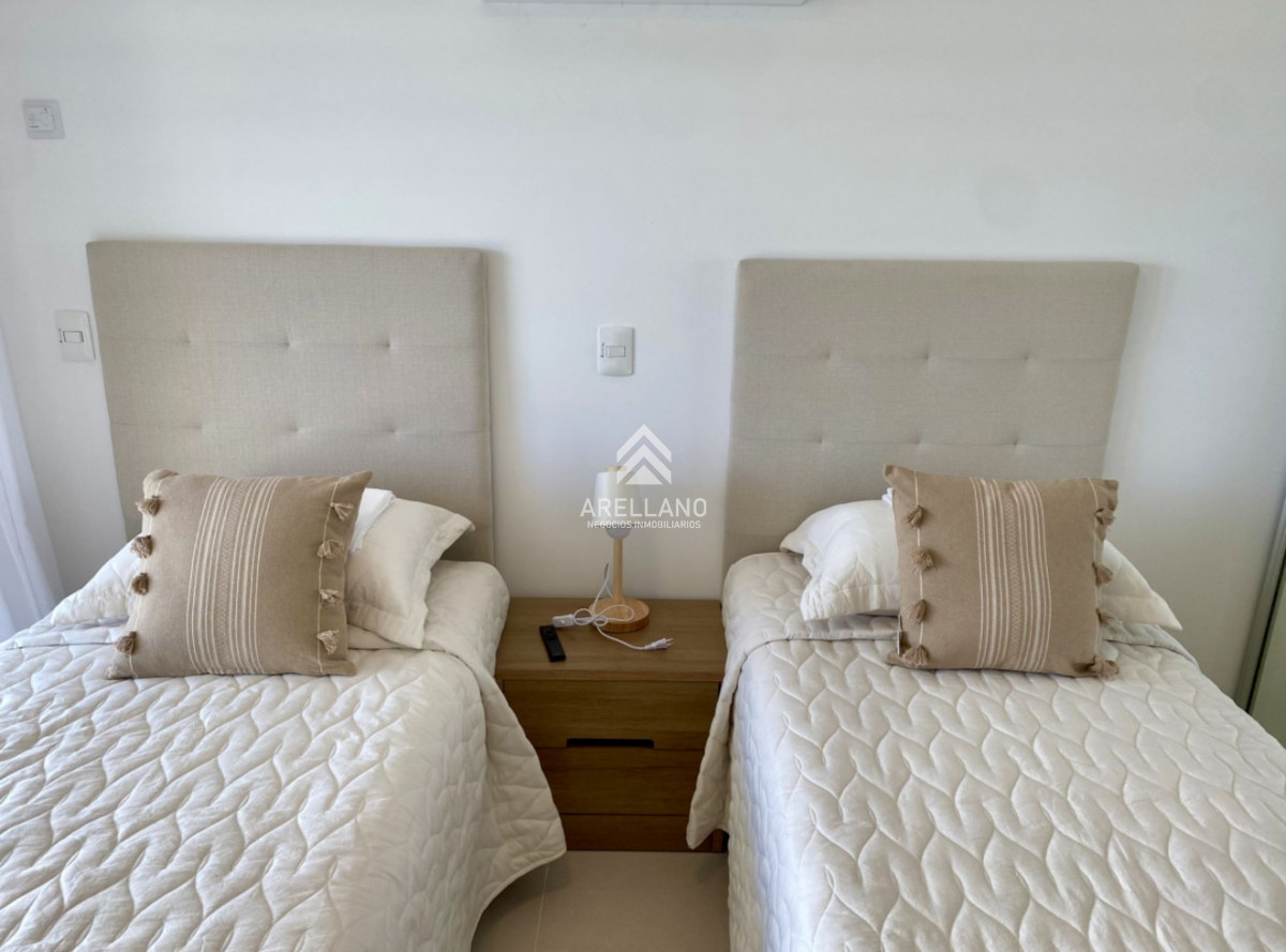 Apartamento ID.5532 - Venta apartamento piso alto de 2 dormitorios más servicio en playa brava 