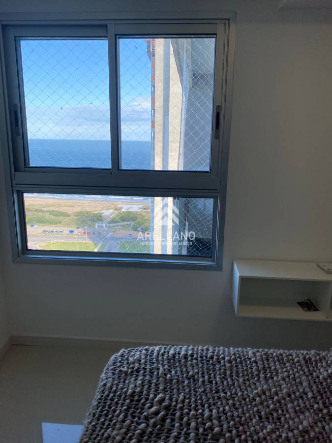 Apartamento ID.5690 - Venta apartamento de 3 dormitorios con parrillero propio en Playa Brava, Punta del Este