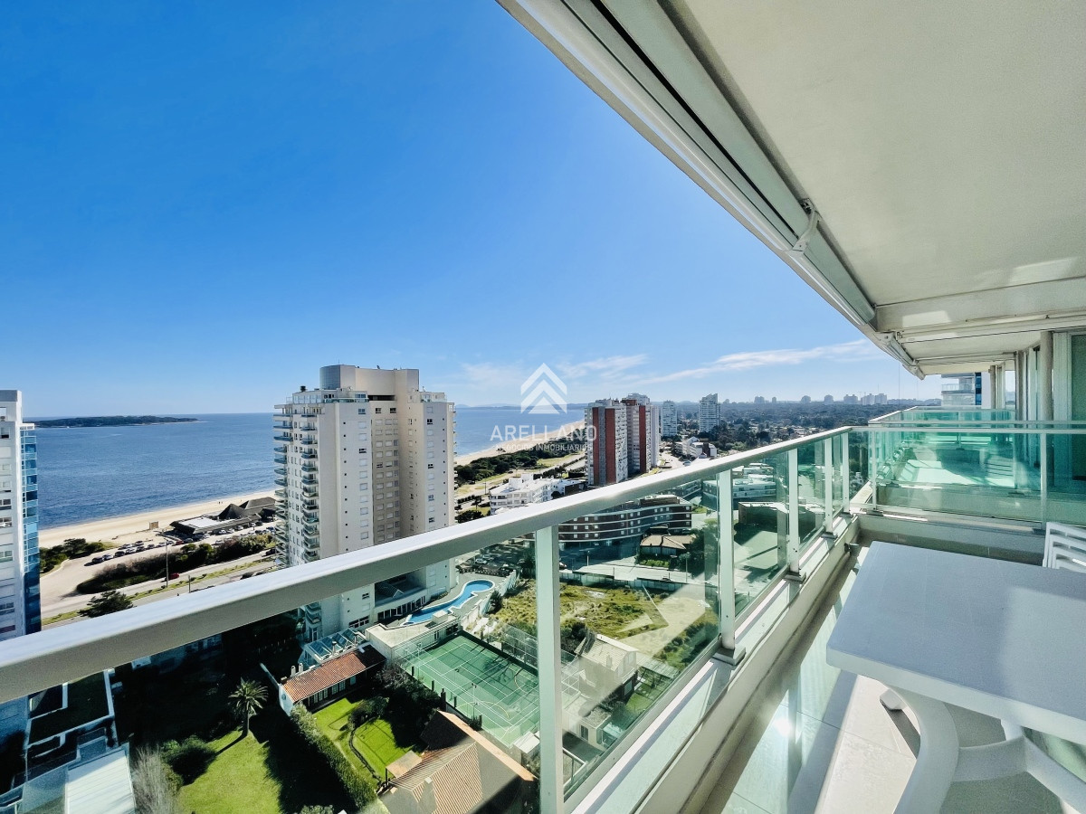 Apartamento ID.3801 - Alquiler Apartamento con Vista al Mar de 2 Dormitorios a Una Cuadra de la Playa, Punta del Este