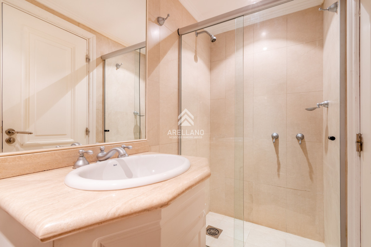 Apartamento ID.5142 - Moderno Apartamento de 3 Dormitorios a Pocas Cuadras del Mar En Venta, Playa Brava