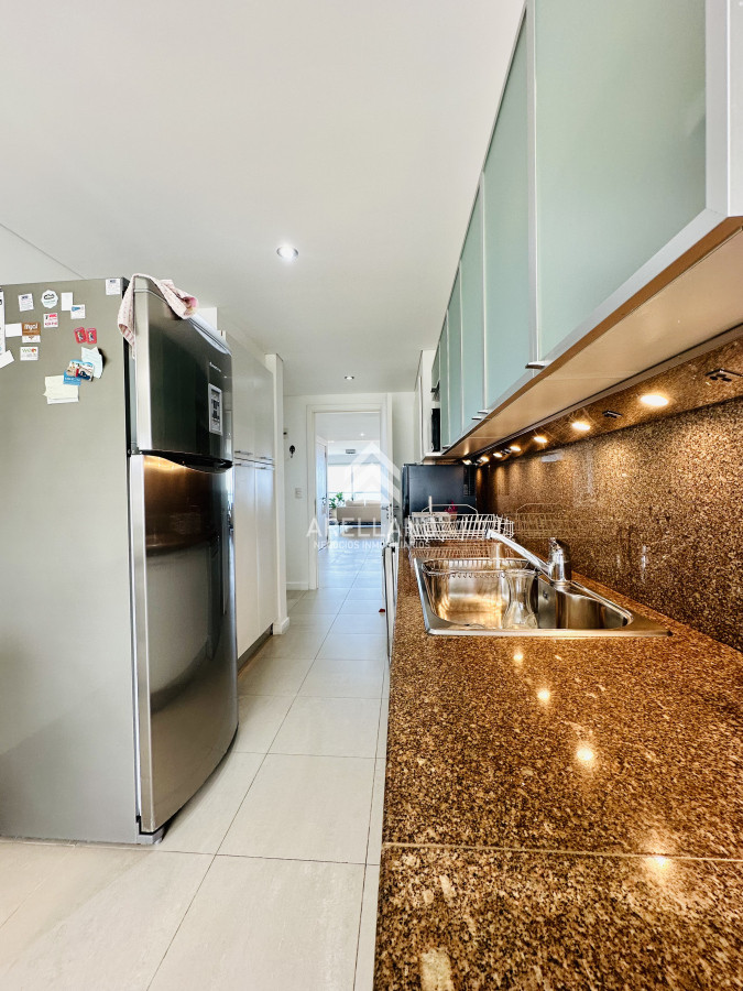 Apartamento ID.5178 - Oportunidad en Venta! Apartamento sobre playa Brava de 3 Dormitorios más Dependencia, Torre Le Parc