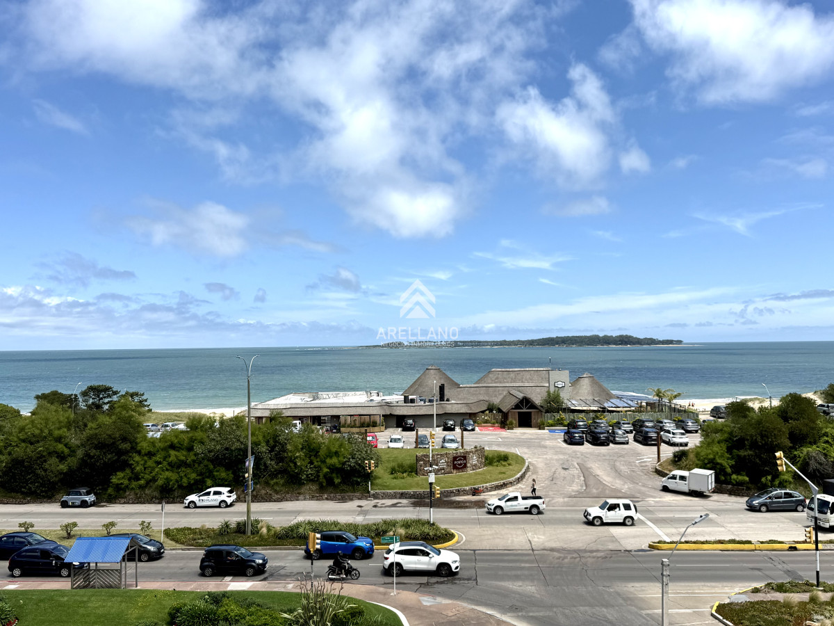Apartamento ID.5736 - Alquiler temporario apartamento esquinero 3 dormitorios más dependencia de servicio sobre Playa Mansa, Punta del Este