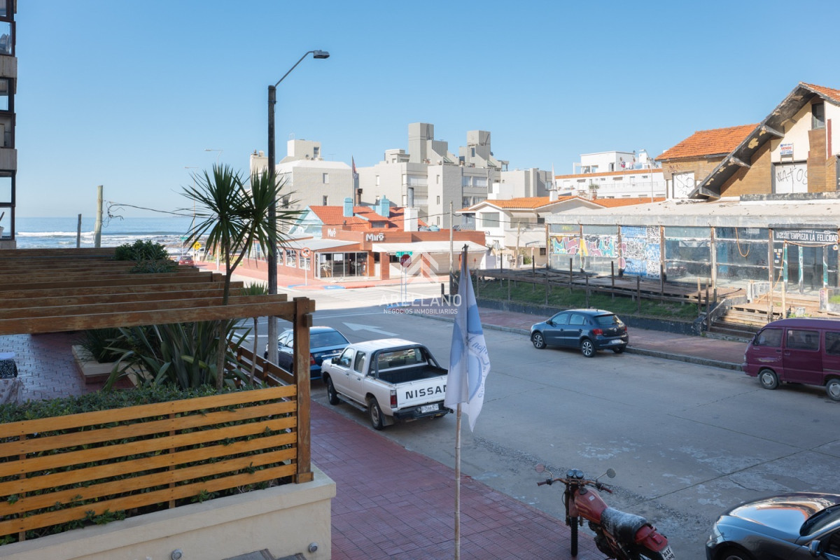 Apartamento ID.4419 - Venta Apartamento 2 Dormitorios frente al Mar, Península de Punta del Este
