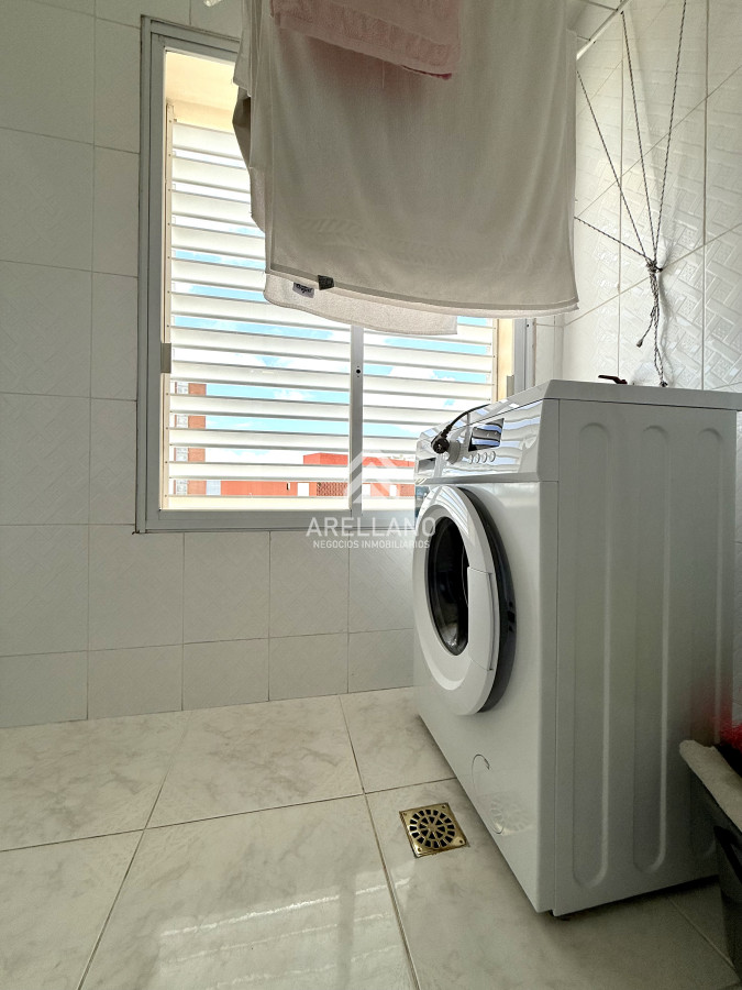 Apartamento ID.5736 - Alquiler temporario apartamento esquinero 3 dormitorios más dependencia de servicio sobre Playa Mansa, Punta del Este