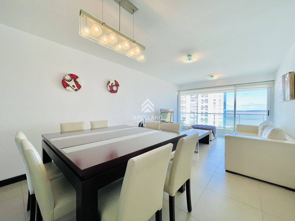 Apartamento ID.3784 - Apartamento de 2 Dormitorios, Vista al Mar y Parrillero en Playa Mansa, Venta