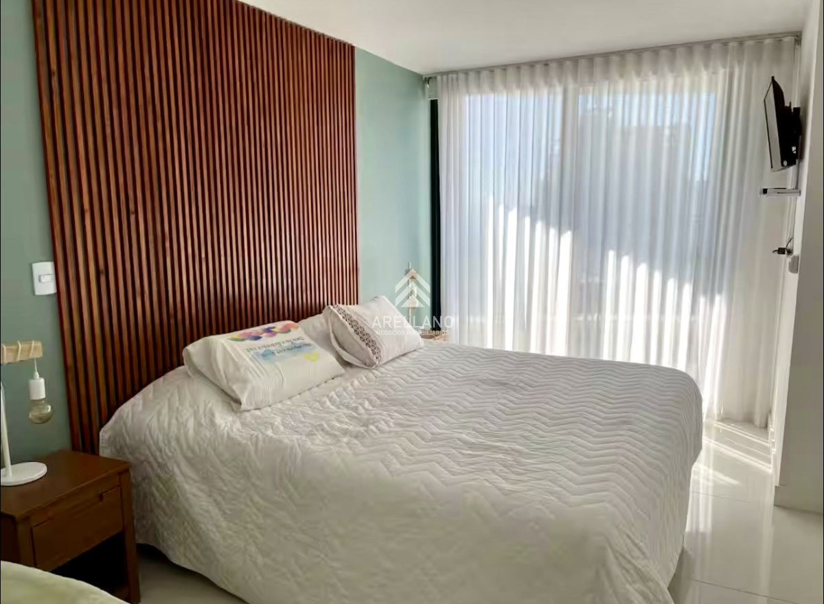 Apartamento ID.4956 - Alquiler temporal de apartamento de 2 dormitorios con 2 baños en excelente ubicación entre playas mansa y brava 
