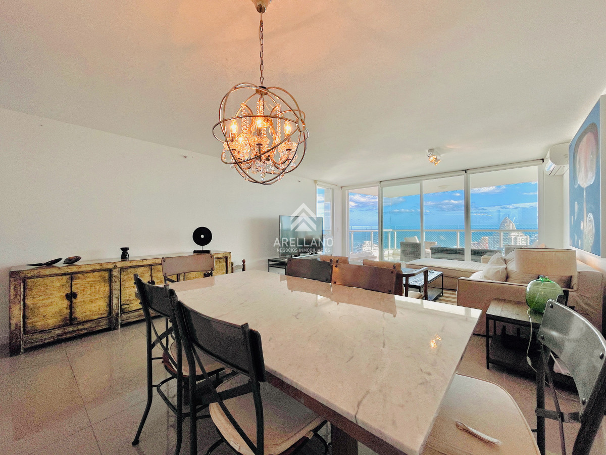 Apartamento ID.4557 -  Exclusivo Penthouse de 3 Dormitorios con Vistas panorámicas a Playa Brava, en Venta