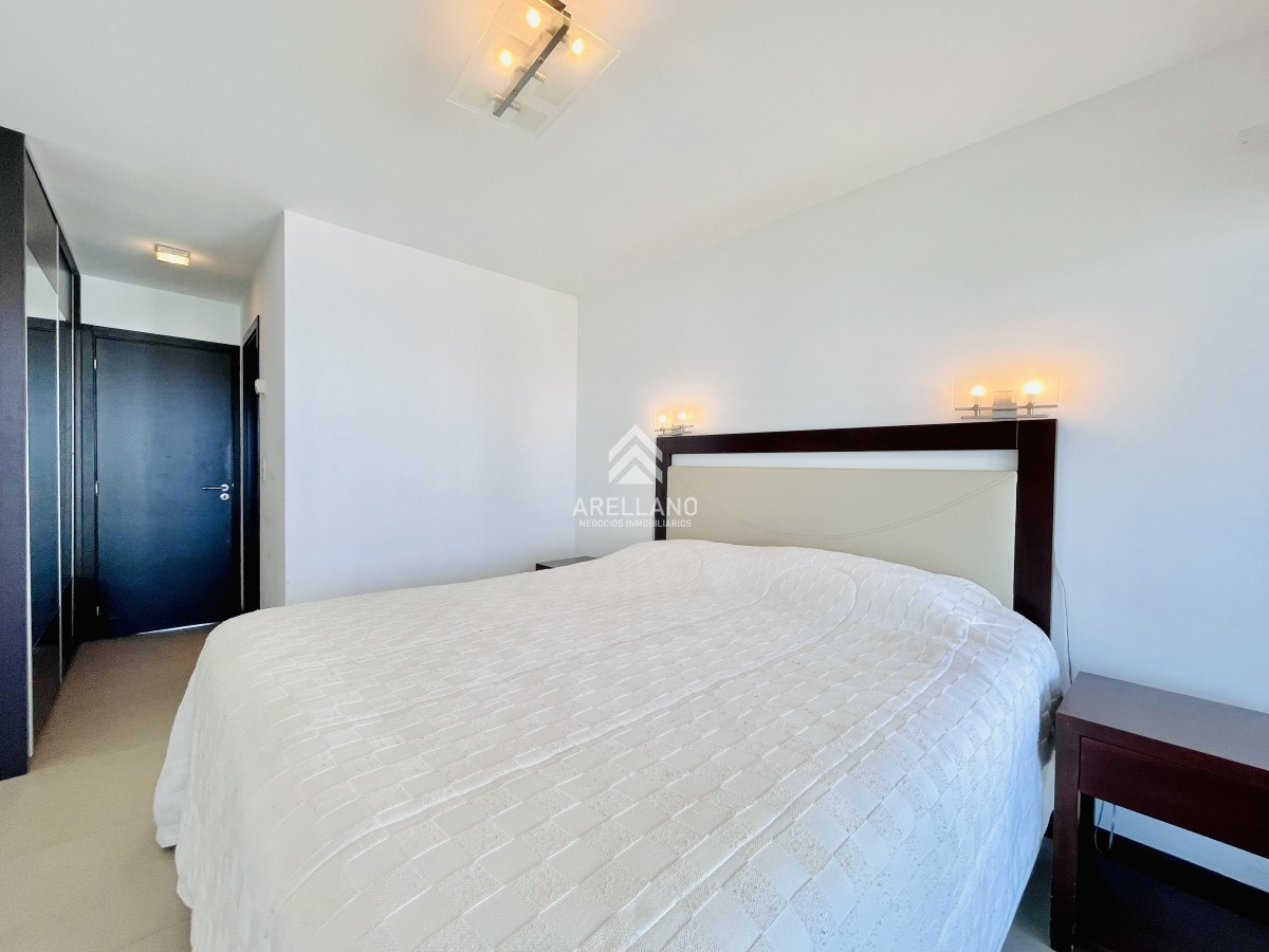 Apartamento ID.3784 - Apartamento de 2 Dormitorios, Vista al Mar y Parrillero en Playa Mansa, Venta