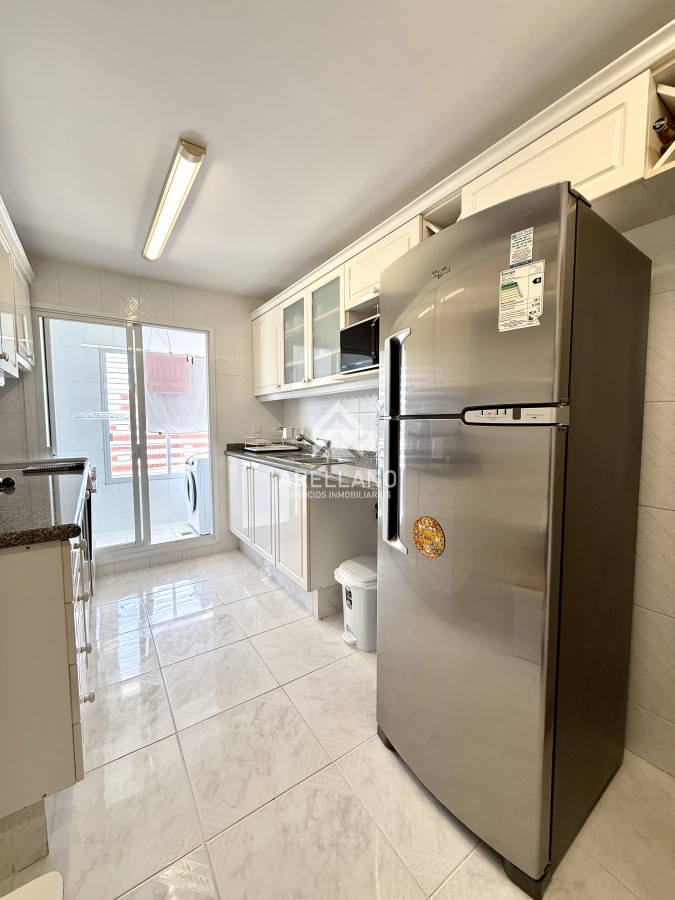 Apartamento ID.5736 - Alquiler temporario apartamento esquinero 3 dormitorios más dependencia de servicio sobre Playa Mansa, Punta del Este