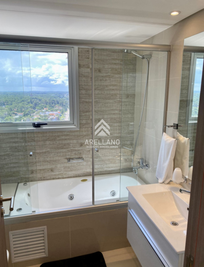 Apartamento ID.5532 - Venta apartamento piso alto de 2 dormitorios más servicio en playa brava 