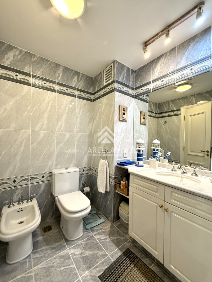 Apartamento ID.5736 - Alquiler temporario apartamento esquinero 3 dormitorios más dependencia de servicio sobre Playa Mansa, Punta del Este