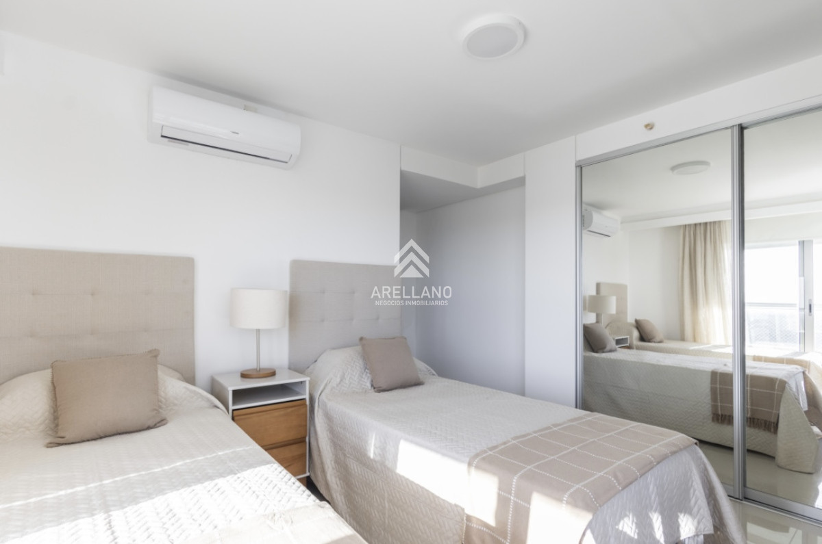 Apartamento ID.5179 - Moderno Penthouse con Vista al Mar, en Playa Brava, 3 Dormitorios con Parrillero y Dependencia de servicio