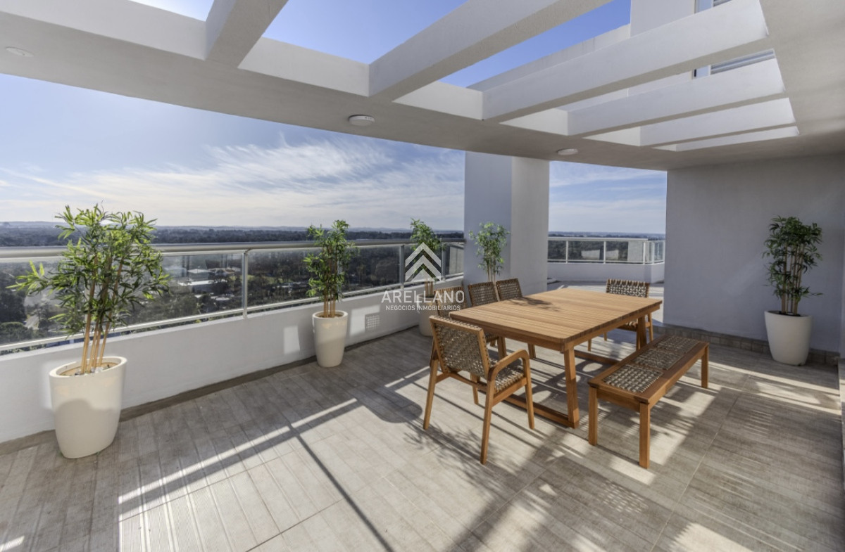 Apartamento ID.5179 - Moderno Penthouse con Vista al Mar, en Playa Brava, 3 Dormitorios con Parrillero y Dependencia de servicio