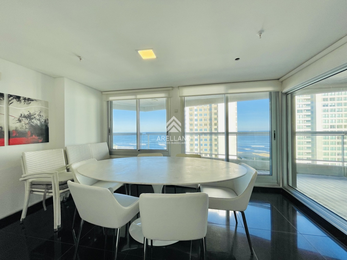 Apartamento ID.3951 - Venta Apartamento piso alto con Vista de 3 Dormitorios y Parrillero en Playa Brava, Punta del Este 