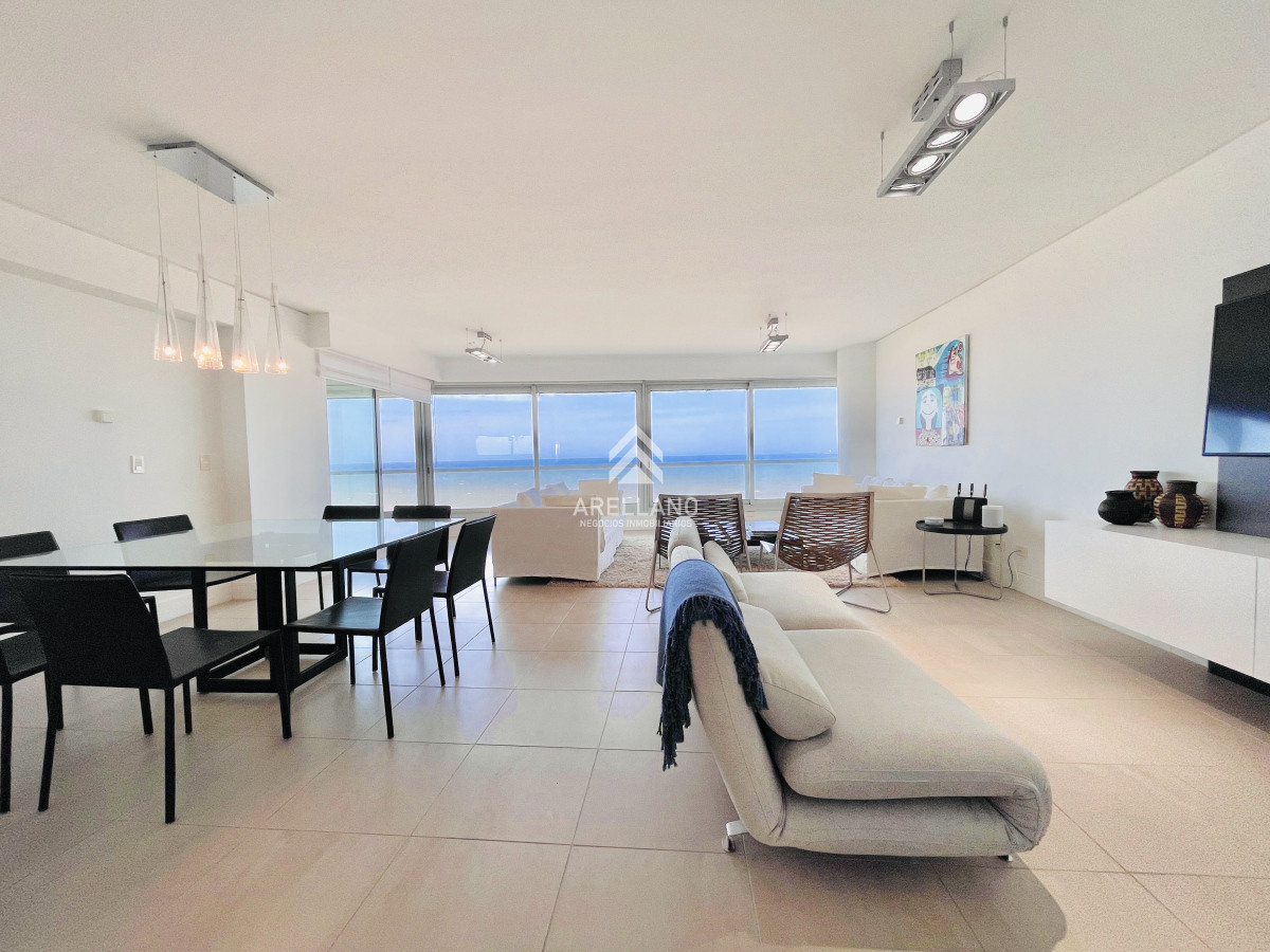 Apartamento ID.5429 - Venta y alquiler temporario de apartamento de 3 dormitorios mas dependencia de servicio en Playa Brava