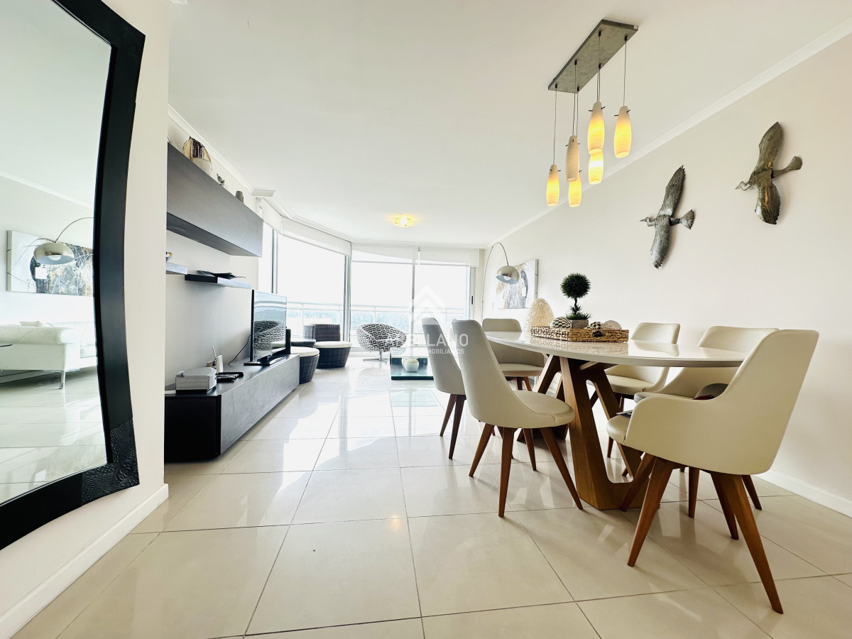 Apartamento ID.5618 - Apartamento de 3 Dormitorios en Venta, Ocean Drive Punta del Este