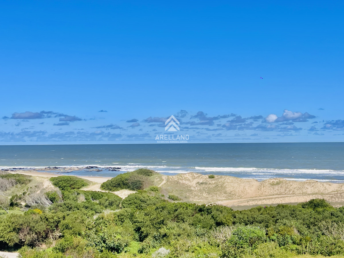 Apartamento ID.5666 - Penthouse de 3 Dormitorios en Primera Línea del Mar, Playa Brava Punta del Este