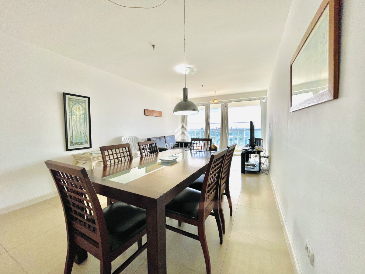 Apartamento ID.5012 - Apartamento de 2 Dormitorios, Vista al Mar y Parrillero en Playa Mansa, Venta