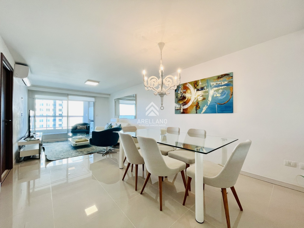 Apartamento ID.3951 - Venta Apartamento piso alto con Vista de 3 Dormitorios y Parrillero en Playa Brava, Punta del Este 