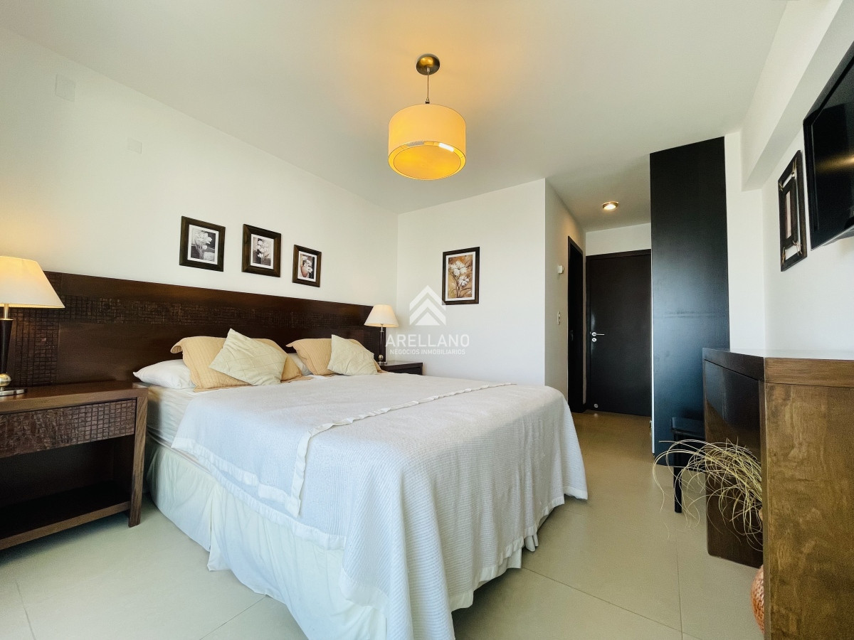 Apartamento ID.3801 - Alquiler Apartamento con Vista al Mar de 2 Dormitorios a Una Cuadra de la Playa, Punta del Este