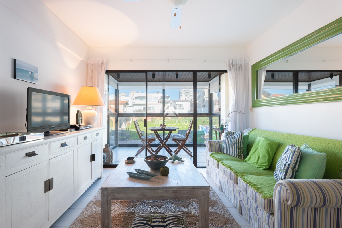 Apartamento ID.4419 - Venta Apartamento 2 Dormitorios frente al Mar, Península de Punta del Este