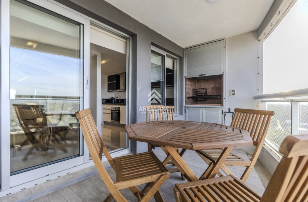 Apartamento ID.5179 - Moderno Penthouse con Vista al Mar, en Playa Brava, 3 Dormitorios con Parrillero y Dependencia de servicio