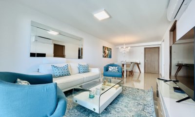 Venta Apartamento piso alto con Vista de 3 Dormitorios y Parrillero en Playa Brava, Punta del Este