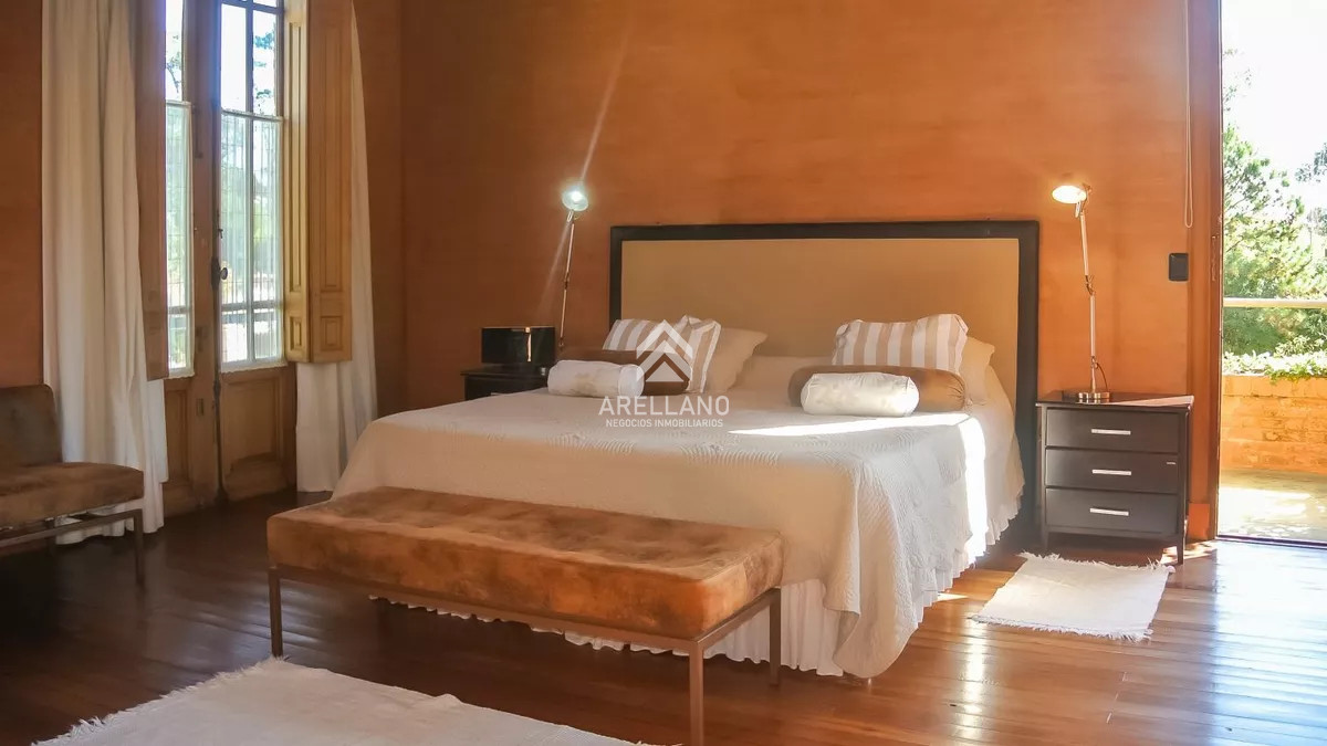 Casa ID.5467 - Excelente Casa de 5 Dormitorios, Piscina y Barbacoa en Barrio Privado, Punta del Este