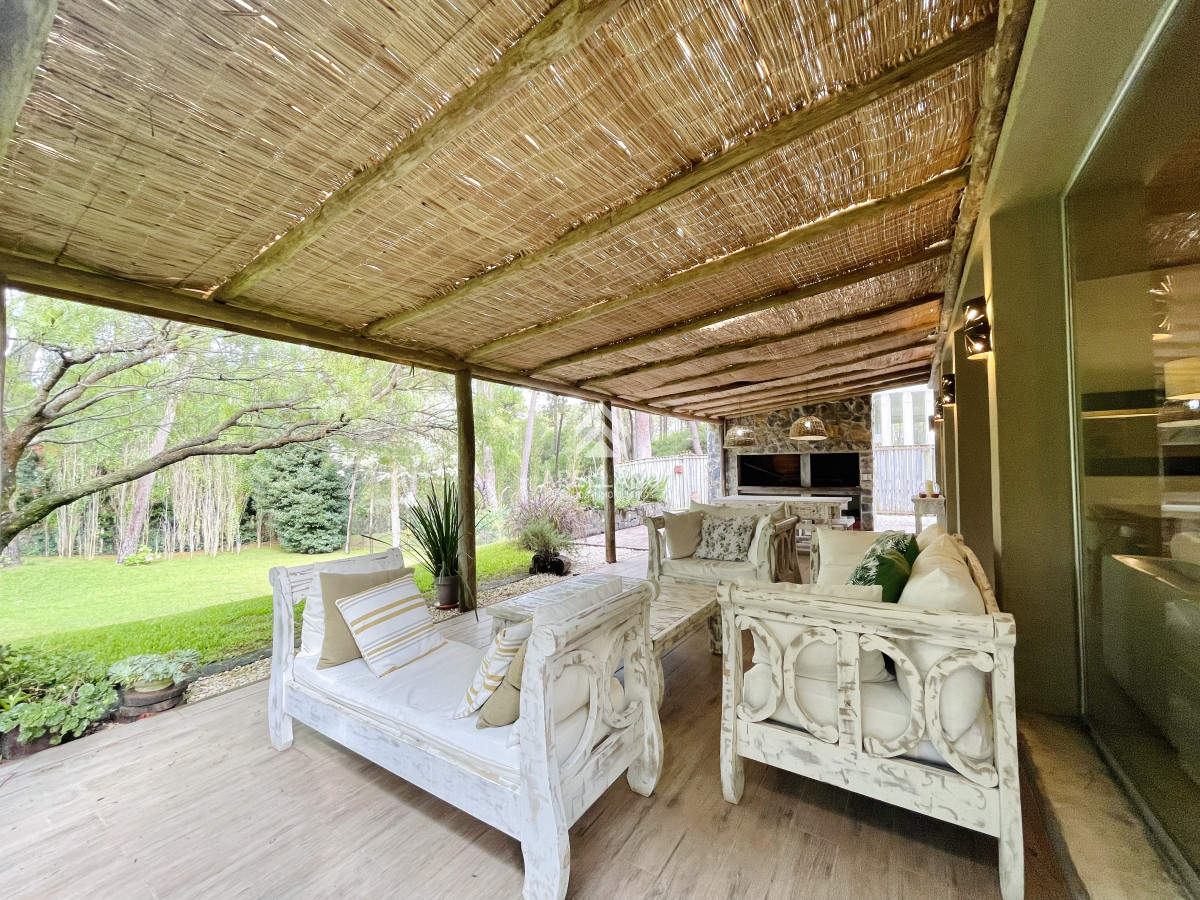 Casa ID.4267 - Venta y alquiler de maravillosa casa de 4 dormitorios en barrio privado, Playa Brava, Punta del Este
