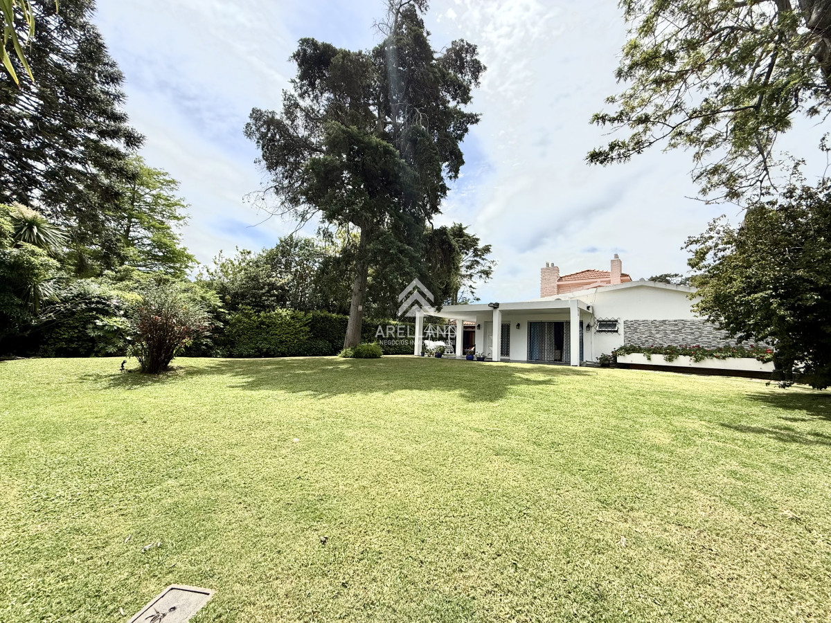 Casa ID.5680 - Alquiler temporal de casa de 3 dormitorios con gran parque en playa mansa, Punta del Este