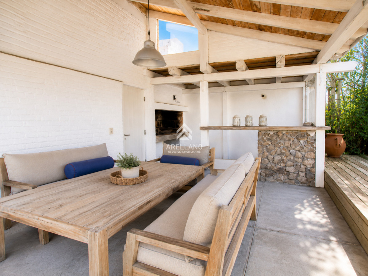 Casa ID.4582 - Excelente Casa de 4 Dormitorios con Piscina y Parrillero en Montoya, La Barra