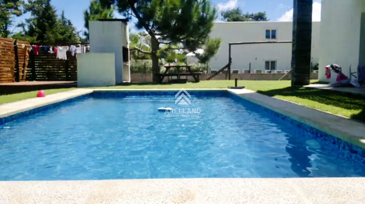 Casa ID.4029 - Alquiler temporada Casa de 5 Dormitorios y Piscina en Rincón del Indio, a Pocos Metros del Mar