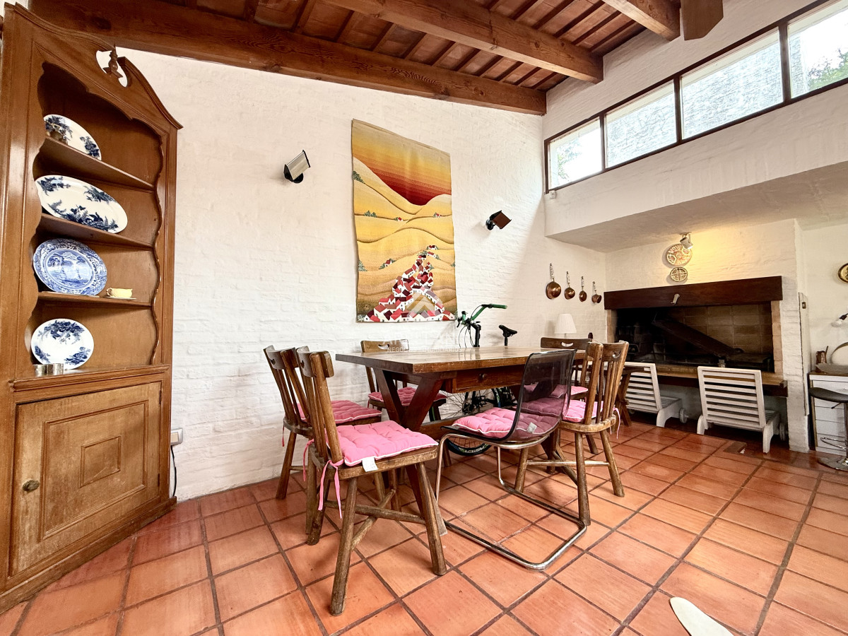 Casa ID.5680 - Alquiler temporal de casa de 3 dormitorios con gran parque en playa mansa, Punta del Este