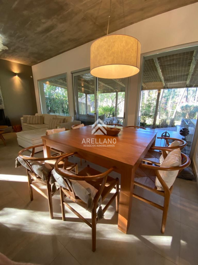Casa ID.4267 - Venta y alquiler de maravillosa casa de 4 dormitorios en barrio privado, Playa Brava, Punta del Este