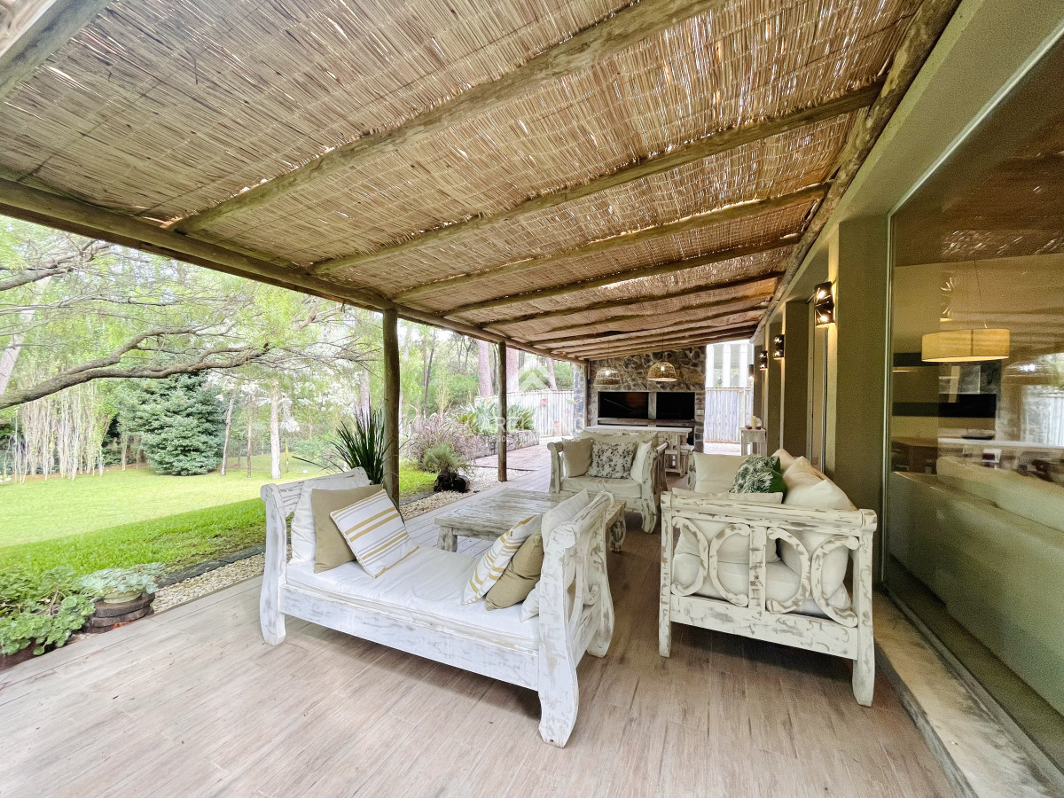 Casa ID.4267 - Venta y alquiler de maravillosa casa de 4 dormitorios en barrio privado, Playa Brava, Punta del Este