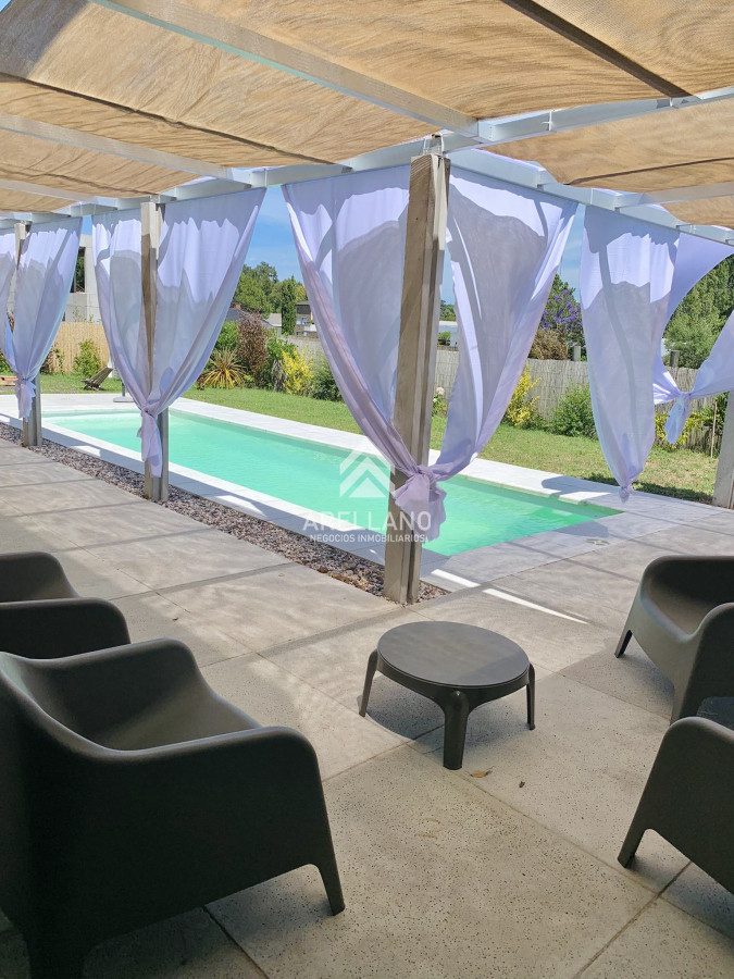 Casa ID.5385 - Alquiler de temporada Casa de 4 Dormitorios y Piscina Climatizada en Barrio Privado, Punta del Este