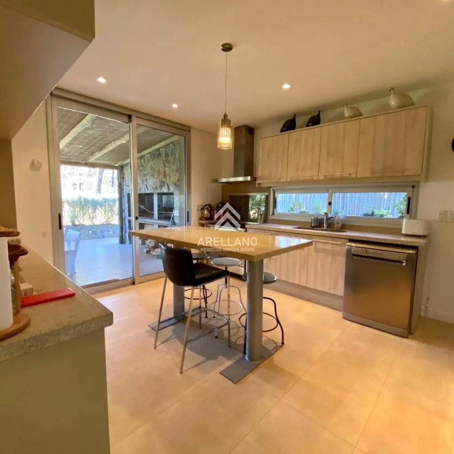 Casa ID.4267 - Venta y alquiler de maravillosa casa de 4 dormitorios en barrio privado, Playa Brava, Punta del Este