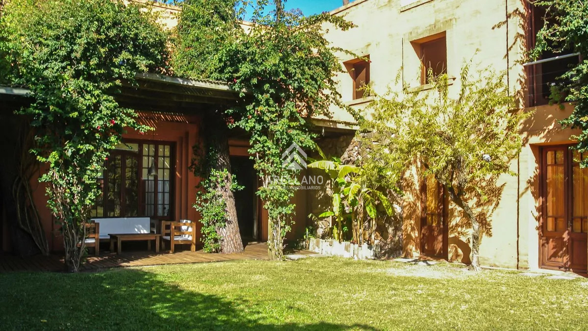 Casa ID.5467 - Excelente Casa de 5 Dormitorios, Piscina y Barbacoa en Barrio Privado, Punta del Este