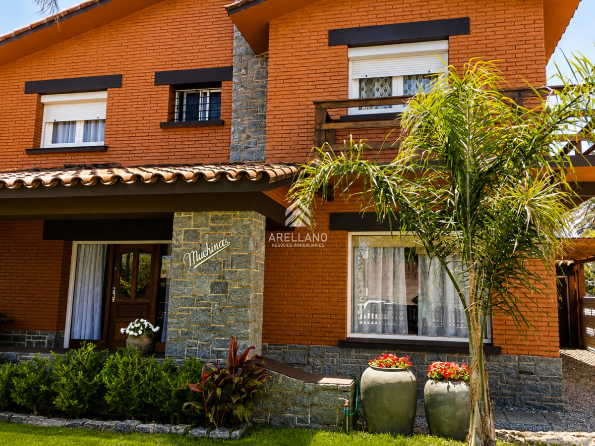 Casa ID.6587 - Espectacular Casa de 6 Dormitorios, Piscina y Barbacoa en la Península de Punta del Este